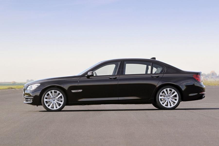  BMW 760i 2008 года  (фото 10 из 11)